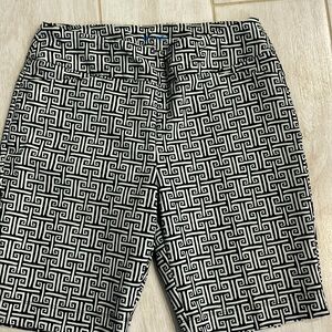 Ladies IBKUL Black and White Golf Shorts. Size 10
